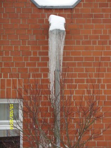 Vorsicht bei Eiszapfen im Winter - Dachdecker Olaf Malü Kiel