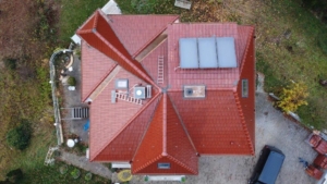 Dachsanierung Draufsicht mit Solaranlage